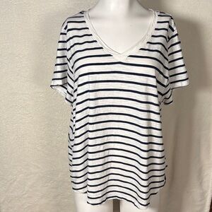 Old Navy Women's Blue and White Striped Tee